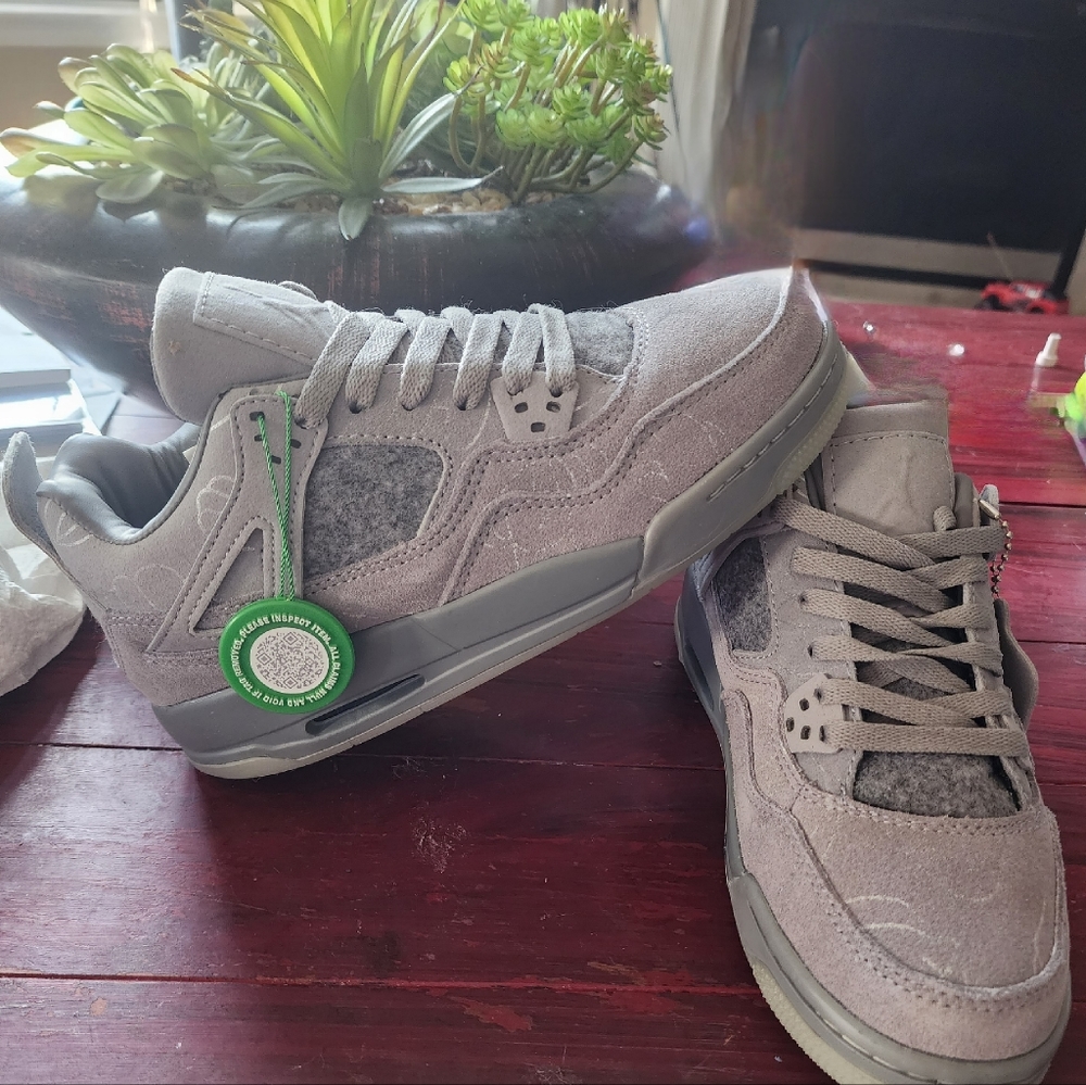Basketball shoes